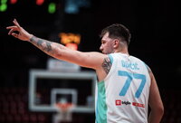 L.Dončičius ves į priekį slovėnus (FIBA nuotr.)