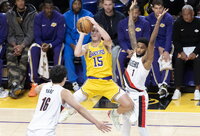 A.Reavesas ilgam liks „Lakers“ (Scanpix nuotr.)