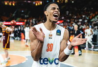J.Simsas pelnė 13 taškų