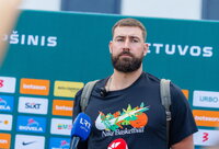 J.Valančiūnas susitarė su Lietuvos čempionais (BNS nuotr.)