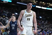 Z.Edey nusprendė grįžti į NCAA (Scanpix nuotr.)