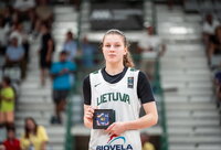 D.Paunksnytė pateko tarp penkių geriausių turnyro žaidėjų (FIBA nuotr.)