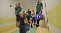 Lietuvos rinktinė aplankė sergančius vaikus