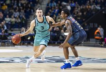 „Wolves“ – „Umana Reyer“