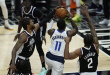 NBA atkrintamosios: „Mavericks“ –...