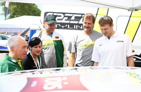 Lietuvos rinktinė aplankė moterų ralio komandą