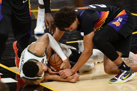 NBA: „Suns“ – „Bucks“