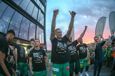Sirgalių sveikinimai „Žalgiriui“