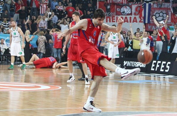 Teodosičius išspyrė kamuolį