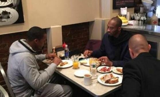 Dieną prieš rungtynes Rajonas Rondo ir Kobe Bryantas kartu pusryčiavo Bostone
