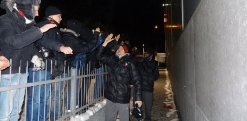 Žaidėjams toks sirgalių siurprizas turėjo gerokai pataisyti nuotaiką (btribuna.lt nuotr.)