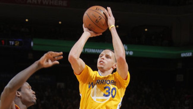 S.Curry šį sezoną buvo pelnęs ir 54 taškus (Scanpix)