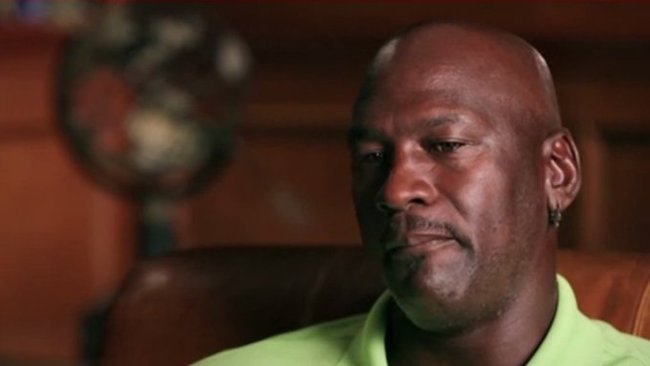 M.Jordanas prisiminė legendinį dėjimą per P.Ewingą (Youtube.com nuotr.)