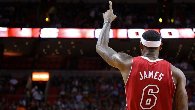 L.Jamesas ir „Heat“ ir populiariausi internetinėje erdvėje (Scanpix)