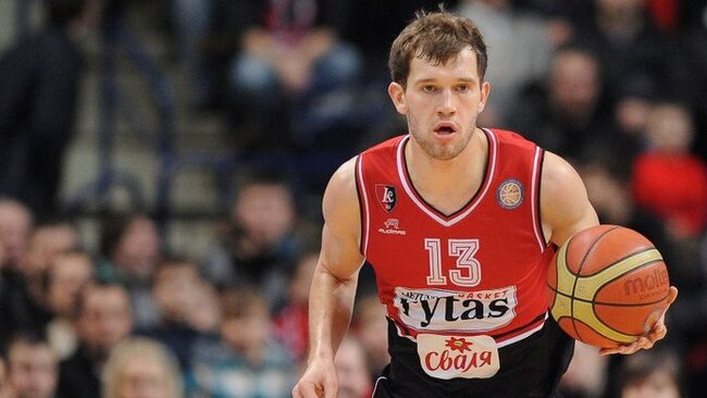 S.Buterlevičius naudingu žaidimu labai prisidėjo prie MRU triumfo finale (Fotodiena.lt)