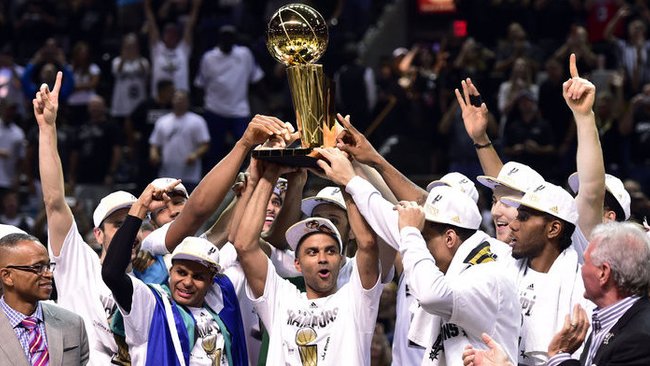 „Spurs“ penktą kartą tapo NBA čempionais (Scanpix)