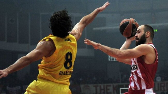 V.Spanoulis vis dar negali padėti savo ekipai (Scanpix)