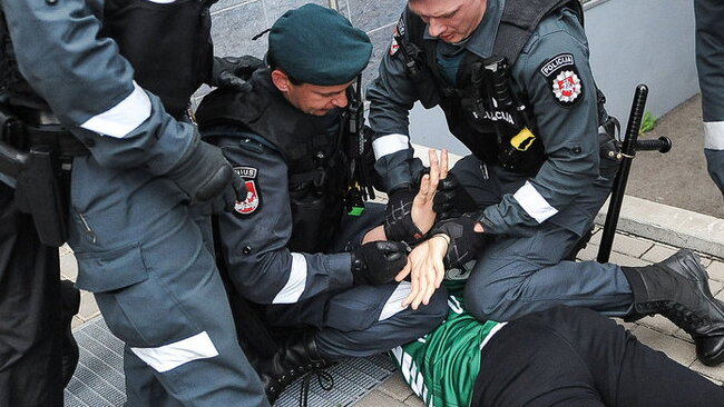 Policija suėmė keliolika „Žalgirio“ sirgalių (Fotodiena.lt)