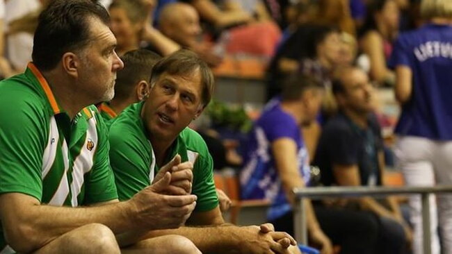 A.Sabonis ir Š.Marčiulionis palaikė komandos draugus nuo suolo (Martins Silis ir Ģirts Gertsons nuotr.)