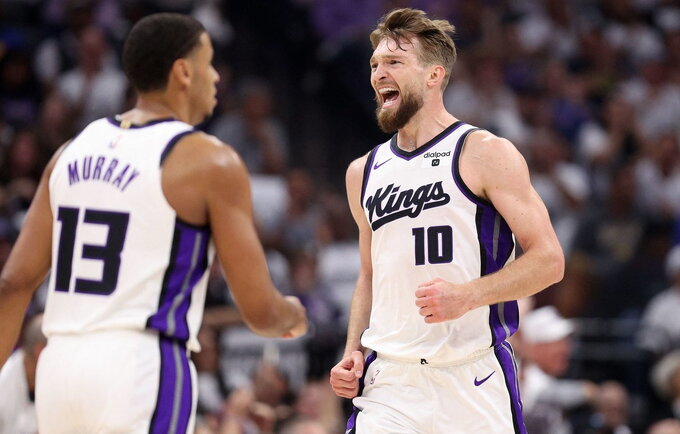 D.Sabonis keičia marškinėlių numerį (Scanpix nuotr.)