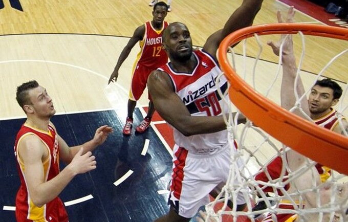 E.Okaforas bandys grįžti į NBA (Scanpix)