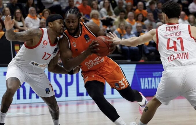 S.Ojeleye domina serbus (Euroleague.net)