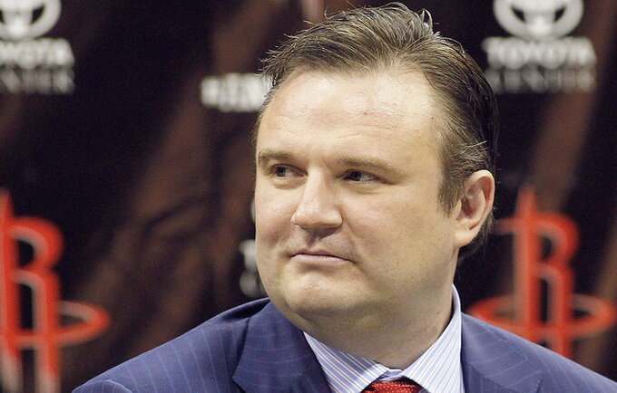 D.Morey palieka postą