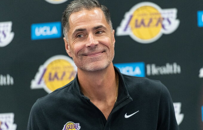 R.Pelinka tęs darbus (Scanpix nuotr.)