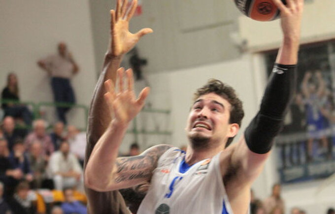 J.Alexanderis grįžta į Tel Avivą (Scanpix nuotr.)
