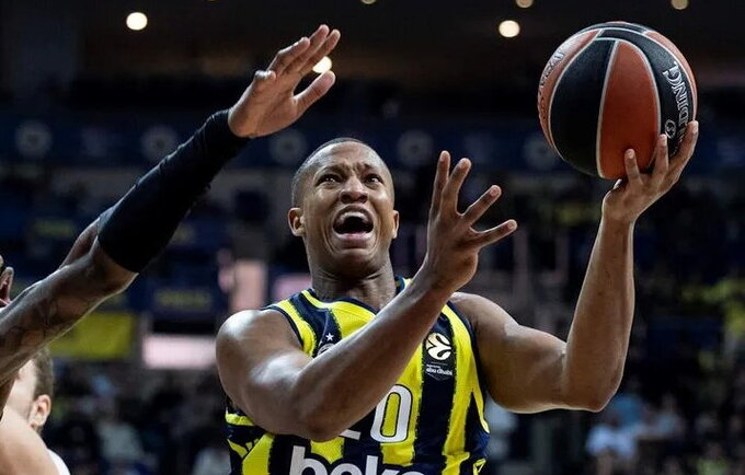 D.Hallui siūloma likti komandoje (Euroleague.net)