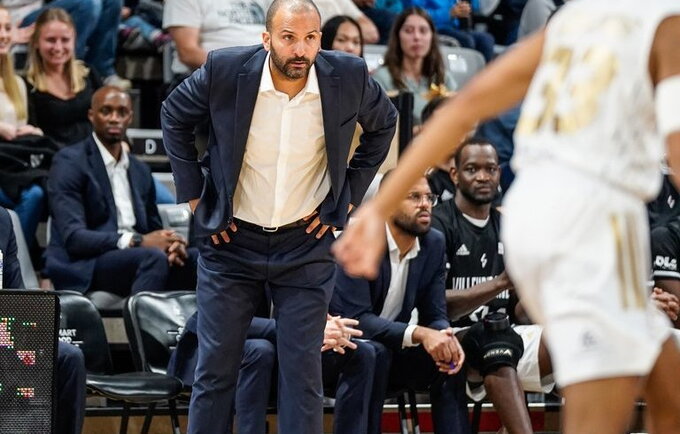T.J.Parkeris tikisi pergalės