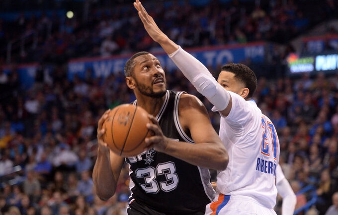 B.Diaw palieka „Spurs“ gretas (Scanpix nuotr.)