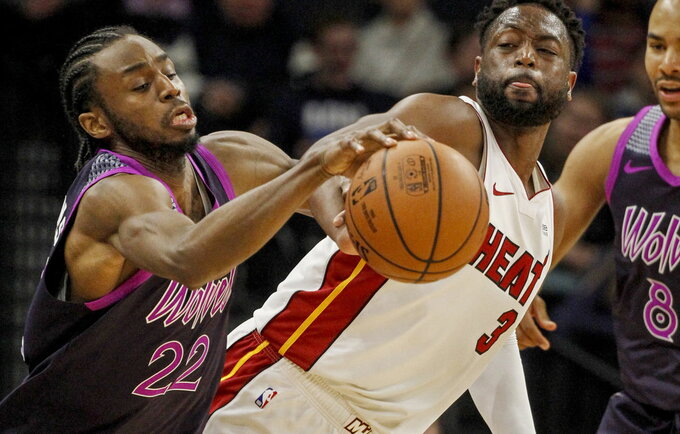 D.Wade'as prametė pergalingu galėjusį tapti metimą (Scanpix nuotr.)