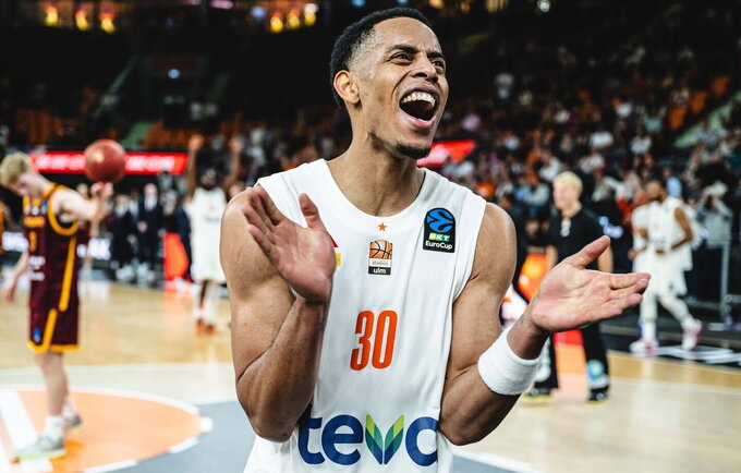 J.Simsas pelnė 13 taškų