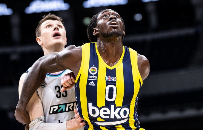 J.Motley keičia komandą