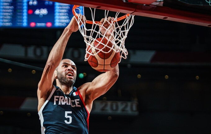 N.Batumas lieka Los Andžele (FIBA nuotr.)
