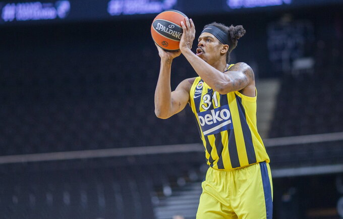 J.Eddie varžovus baudė tritaškiais (BNS nuotr.)