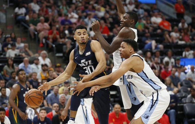 N.Mitrou-Longas išsilaikė NBA (Scanpix nuotr.)