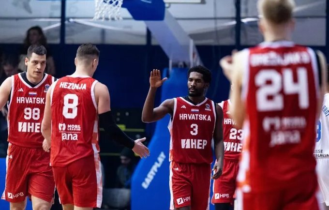M.Hezonja ir J.Smithas neatnešė kritiškai svarbios pergalės (FIBA nuotr.)