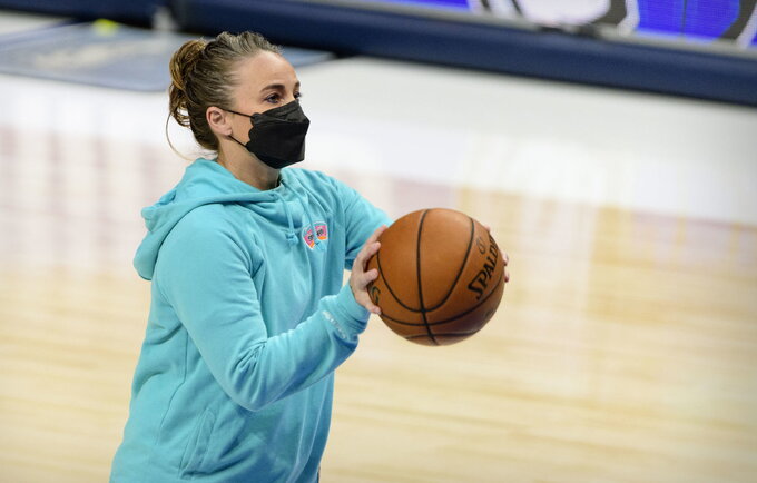 B.Hammon gali tapti pirmąja NBA vyr. trenere moterimi (Scanpix nuotr.)