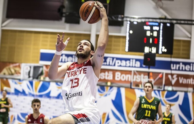 O.Ulubay'us keliasi į Stambulo klubą (FIBA Europe nuotr.)