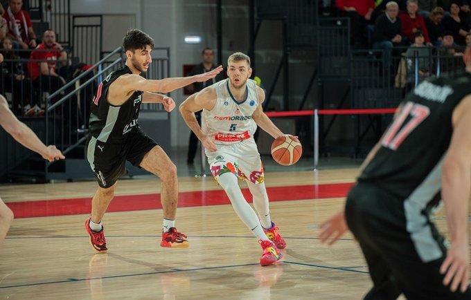 D.Tarolis buvo sunkiai sulaikomas (FIBA nuotr.)
