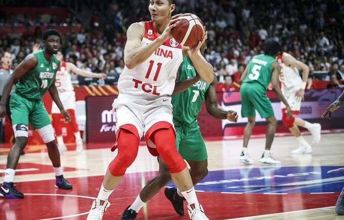 Kinai nesuspindėjo savo rengtame čempionate (FIBA nuotr.)