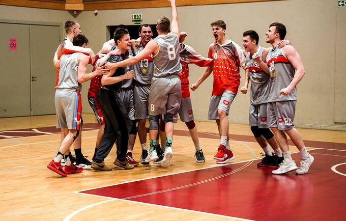 LCC universitetas triumfavo