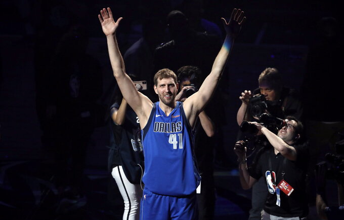 D.Nowitzki pavardė buvo įamžinta Dalase (Scanpix nuotr.)