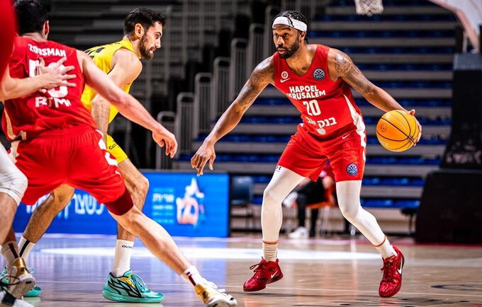 L.Randolphas keliasi į Tel Avivą (FIBA nuotr.)