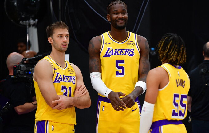 A.Marčiulionis dar neišbandė „Lakers“ marškinėlių kontroliniuose mačuose (Scanpix nuotr.)