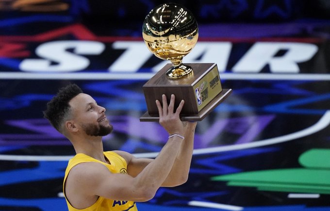 S.Curry iškovojo antrąjį tokį trofėjų (Scanpix nuotr.)