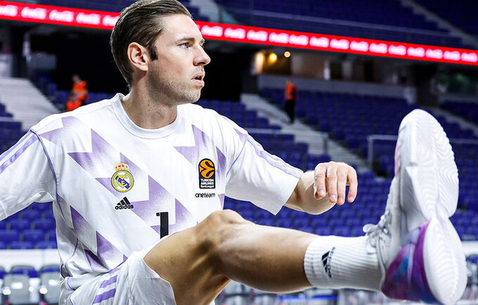 F.Causeur iškrito iš rikiuotės
