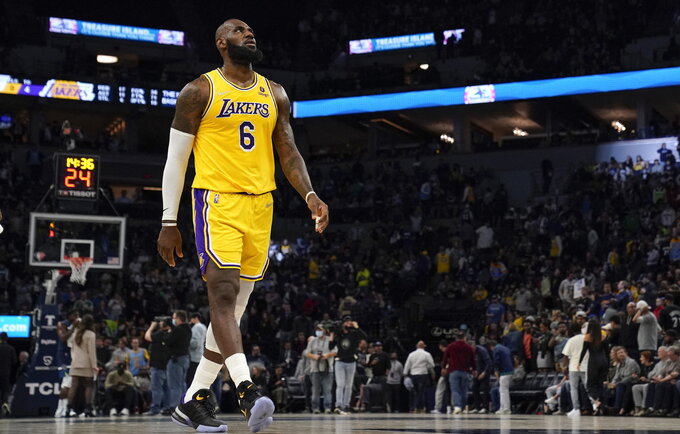 L.Jamesas vienas paskutiniųjų atliko sėkmingą šuolį iš mokyklos į NBA (Scanpix nuotr.)